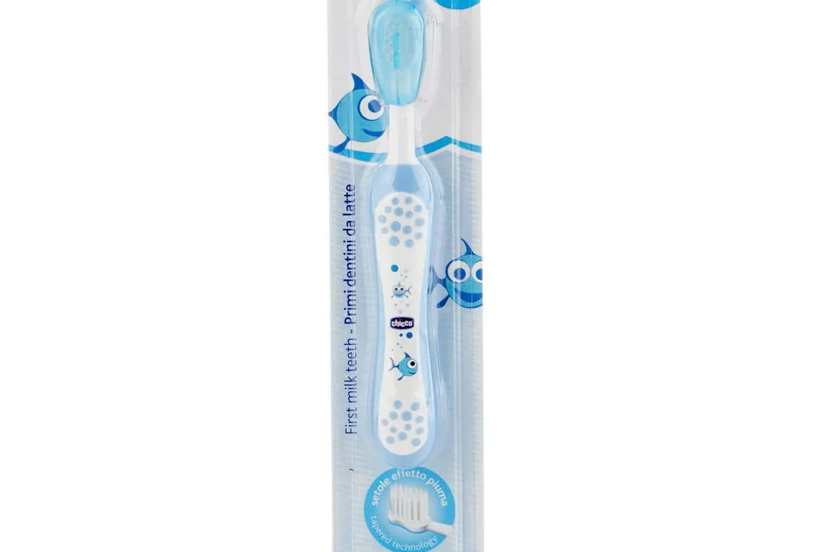 Chicco - Spazzolino da denti per bambini con testina sagomata e arrotondata